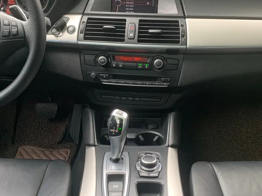 BMW X6 2015 — фото 11