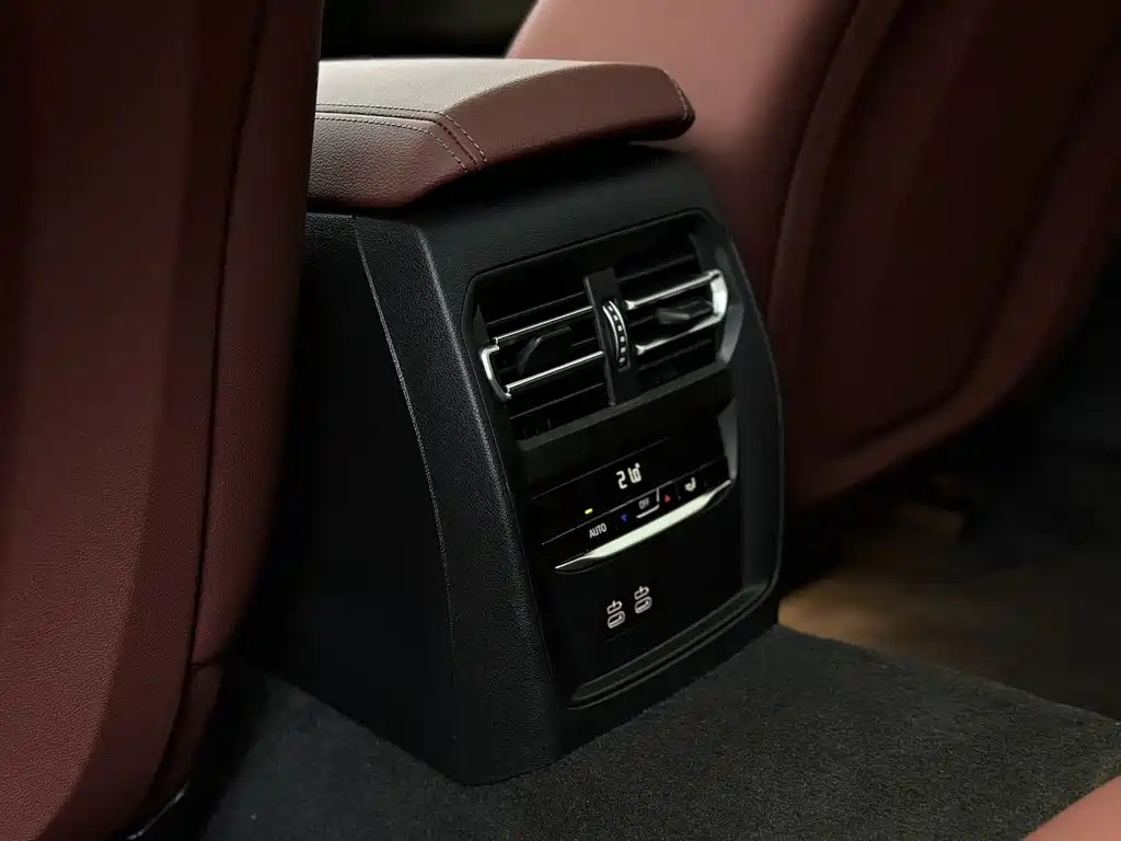 BMW 3 Series 2023 — фото 11