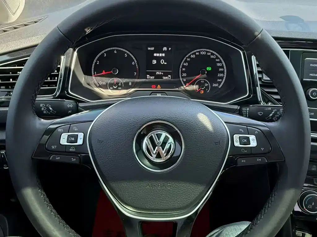 Volkswagen T-Roc 2018 — фото 9