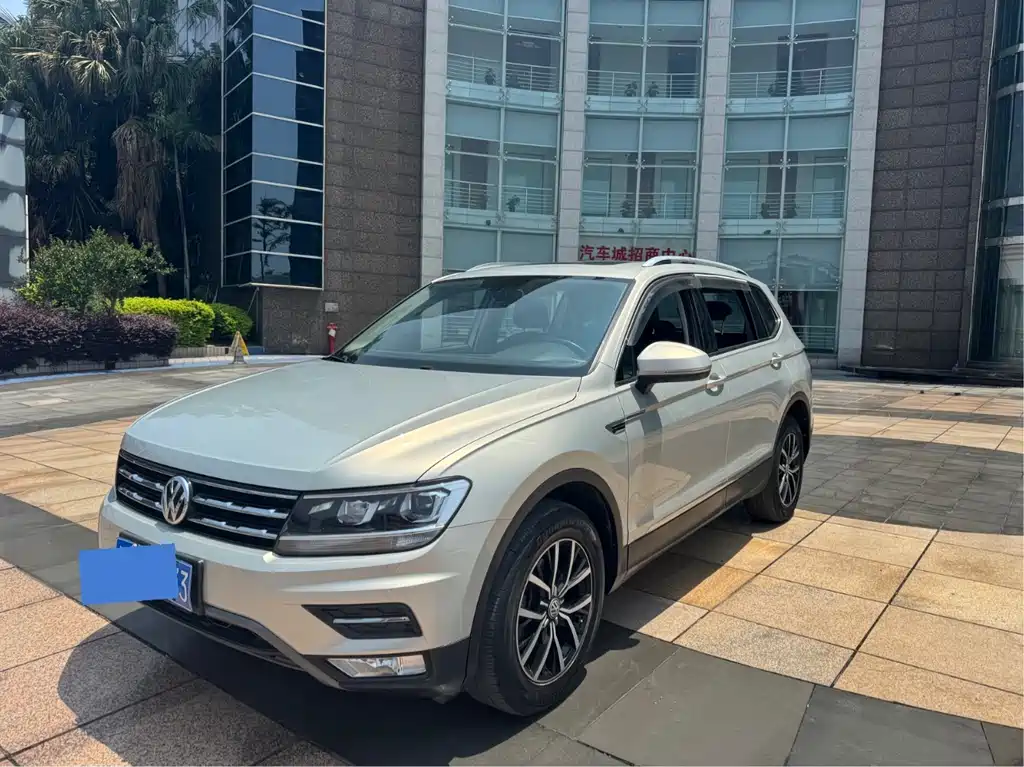 Volkswagen Tiguan L 2019 — фото 1