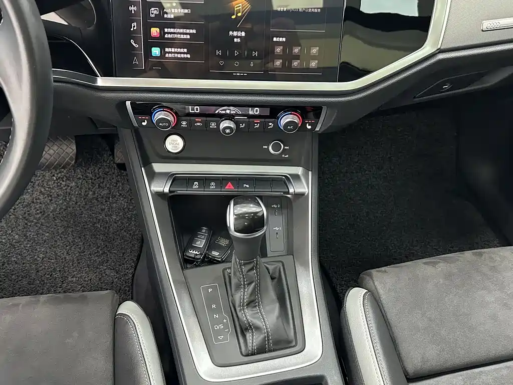 Audi Q3 2023 — фото 14