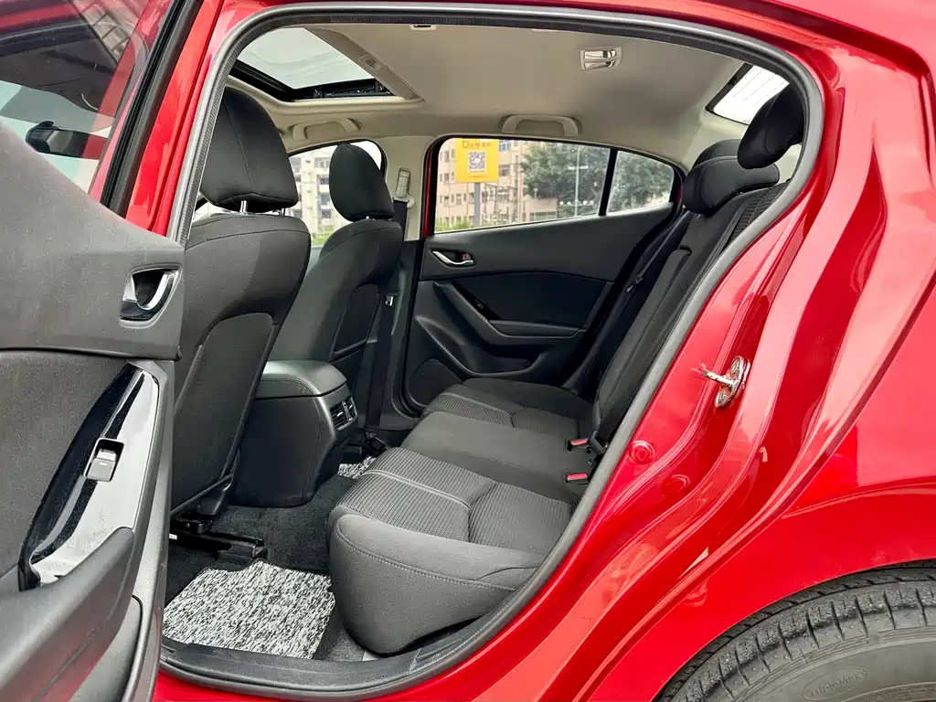 Mazda 3 Axela 2019 — фото 10