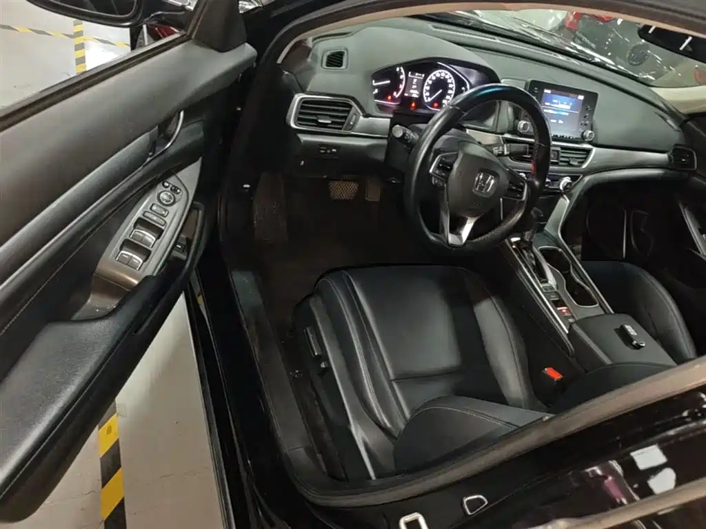 Honda Accord 2019 — фото 16