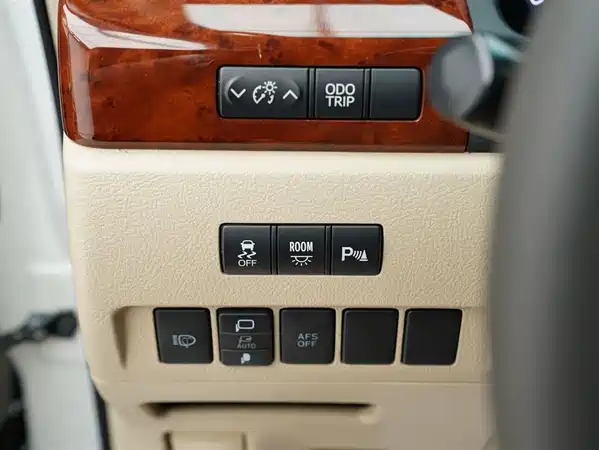 Toyota Alphard 2011