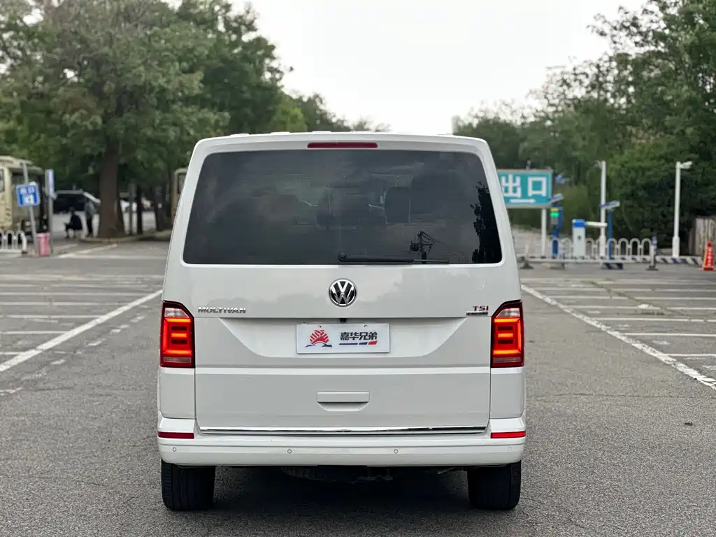 Volkswagen Multivan 2017 — фото 10