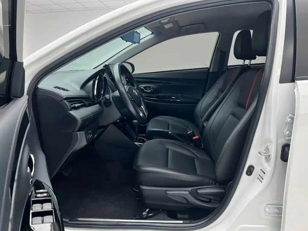 Toyota Yaris L 2023 — фото 15