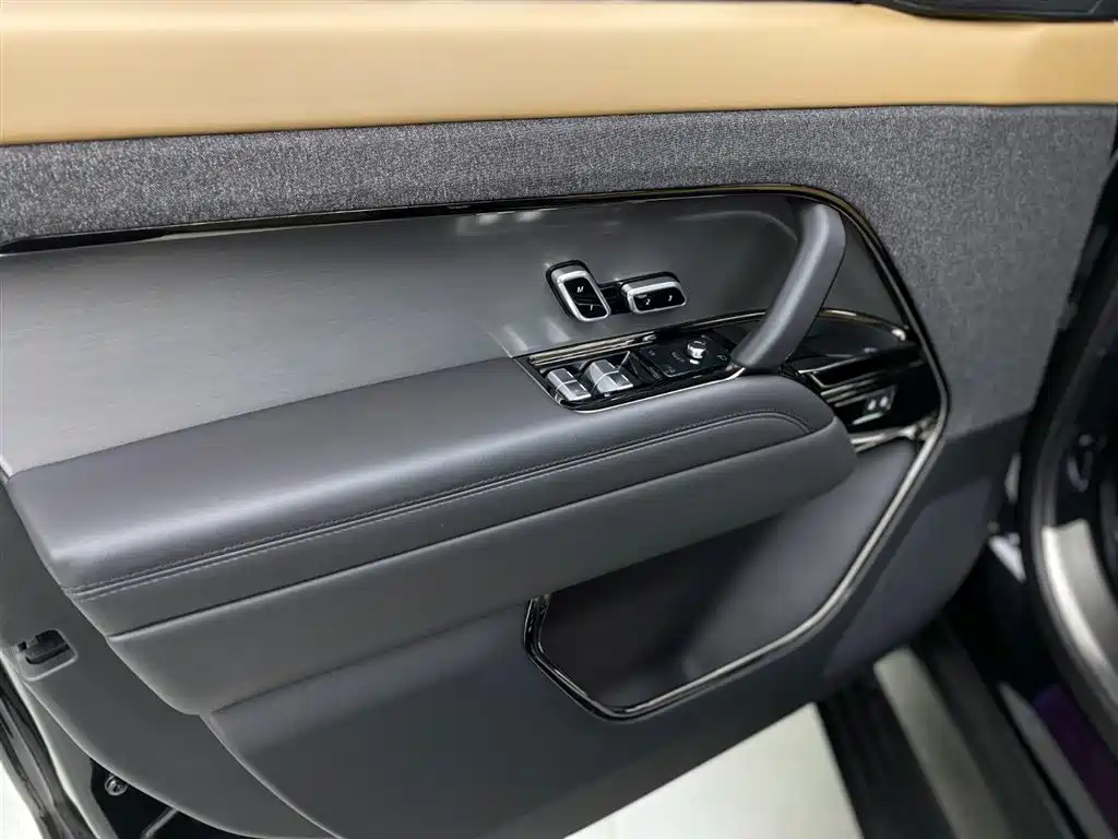 Land Rover Sport 2023 — фото 22