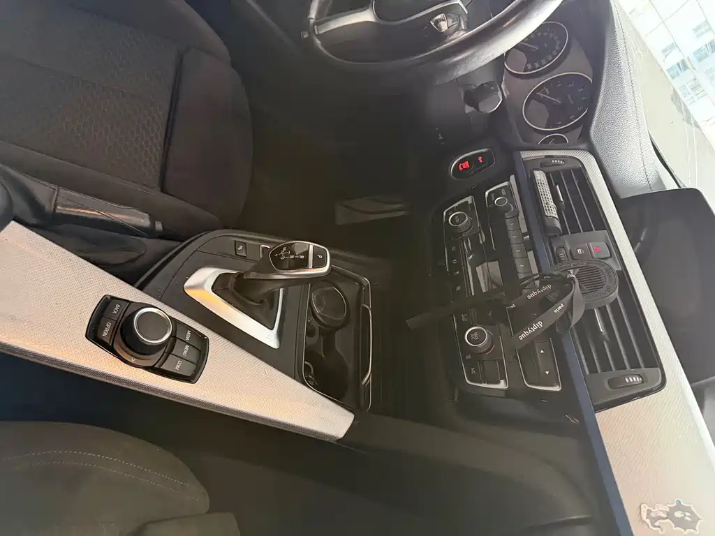 BMW 3 Series 2018 — фото 15