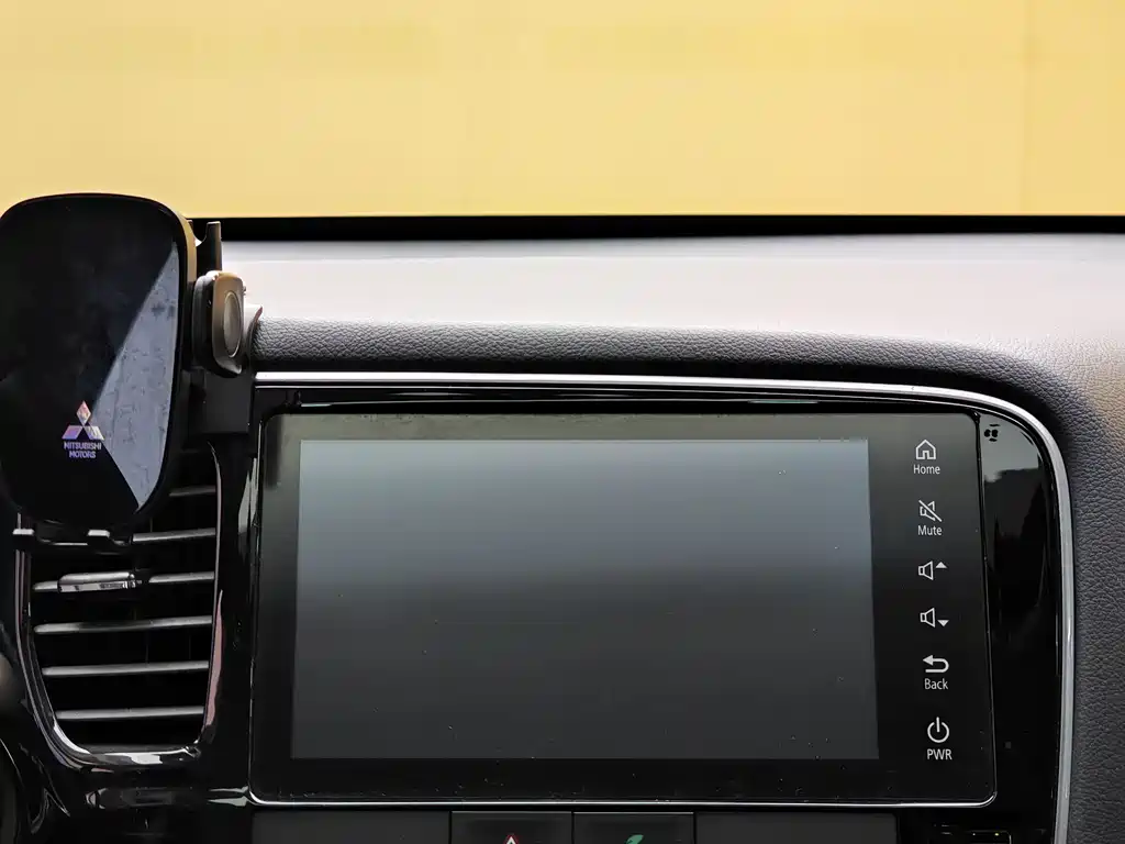 Mitsubishi Outlander 2019 — фото 16