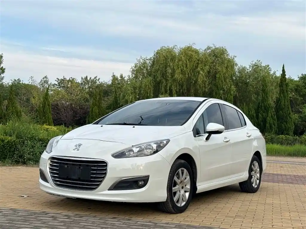 Peugeot 308 2015 — фото 1