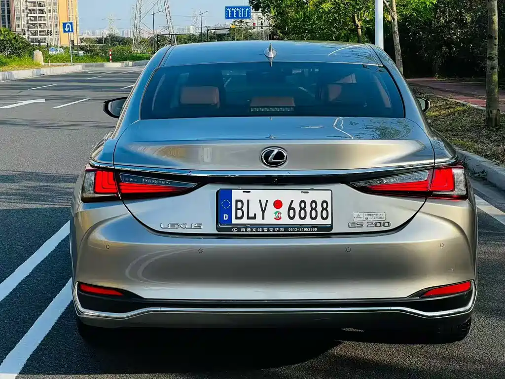 Lexus ES 2022 — фото 7