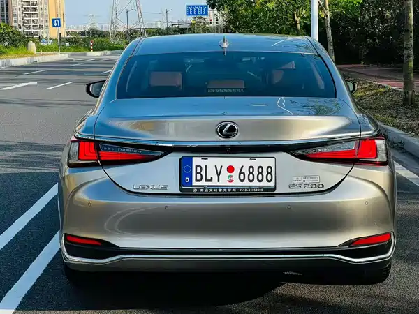 Lexus ES 2022