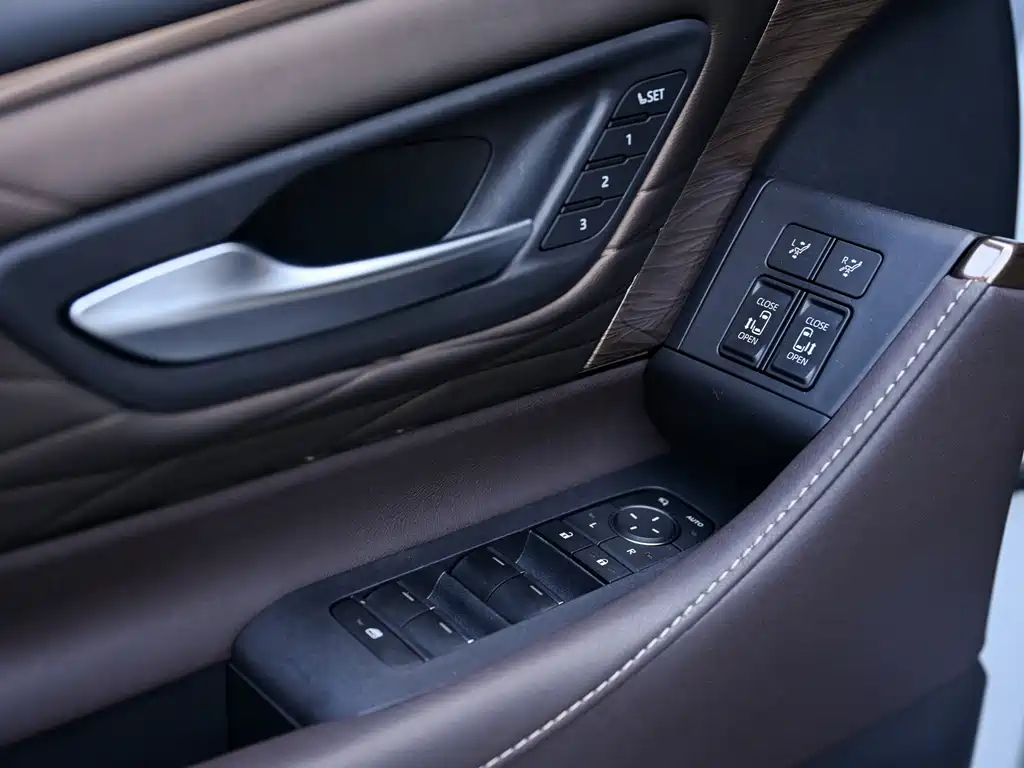 Toyota Vellfire 2023 — фото 19