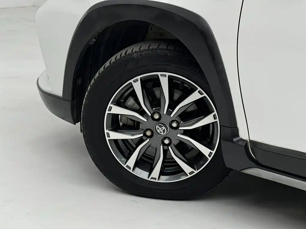 Toyota Yaris L 2023 — фото 14