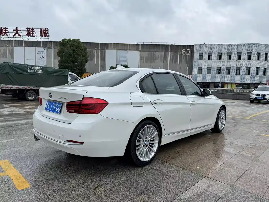 BMW 3 Series 2018 — фото 6