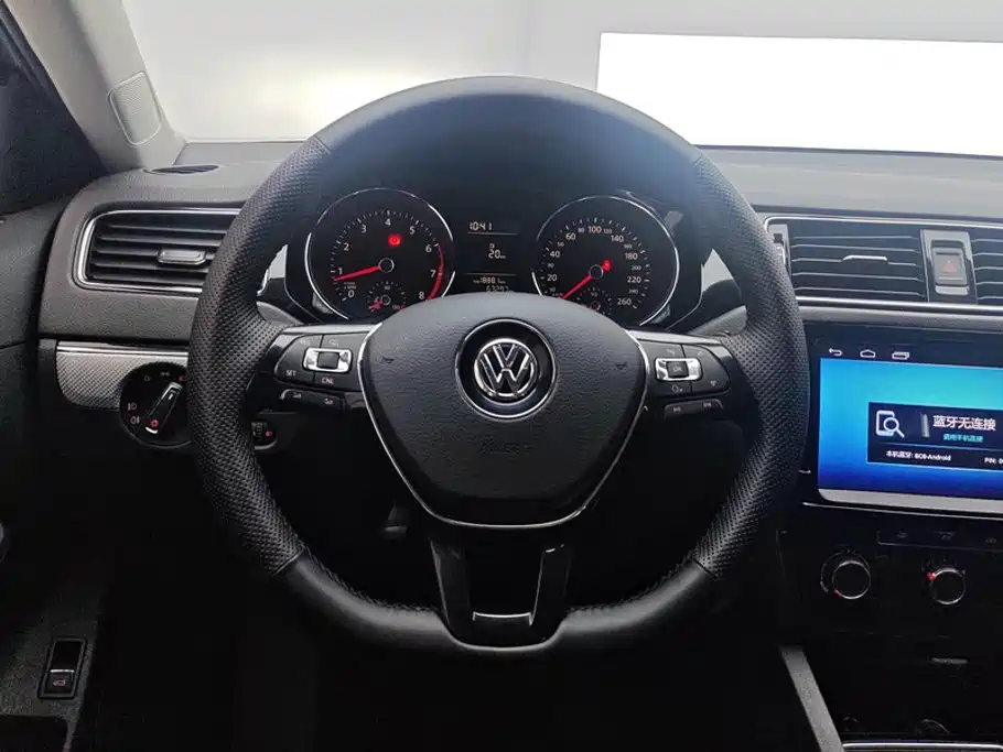 Volkswagen Sagitar 2017 — фото 15