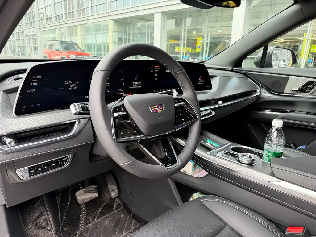 Cadillac XT5 2024 — фото 18