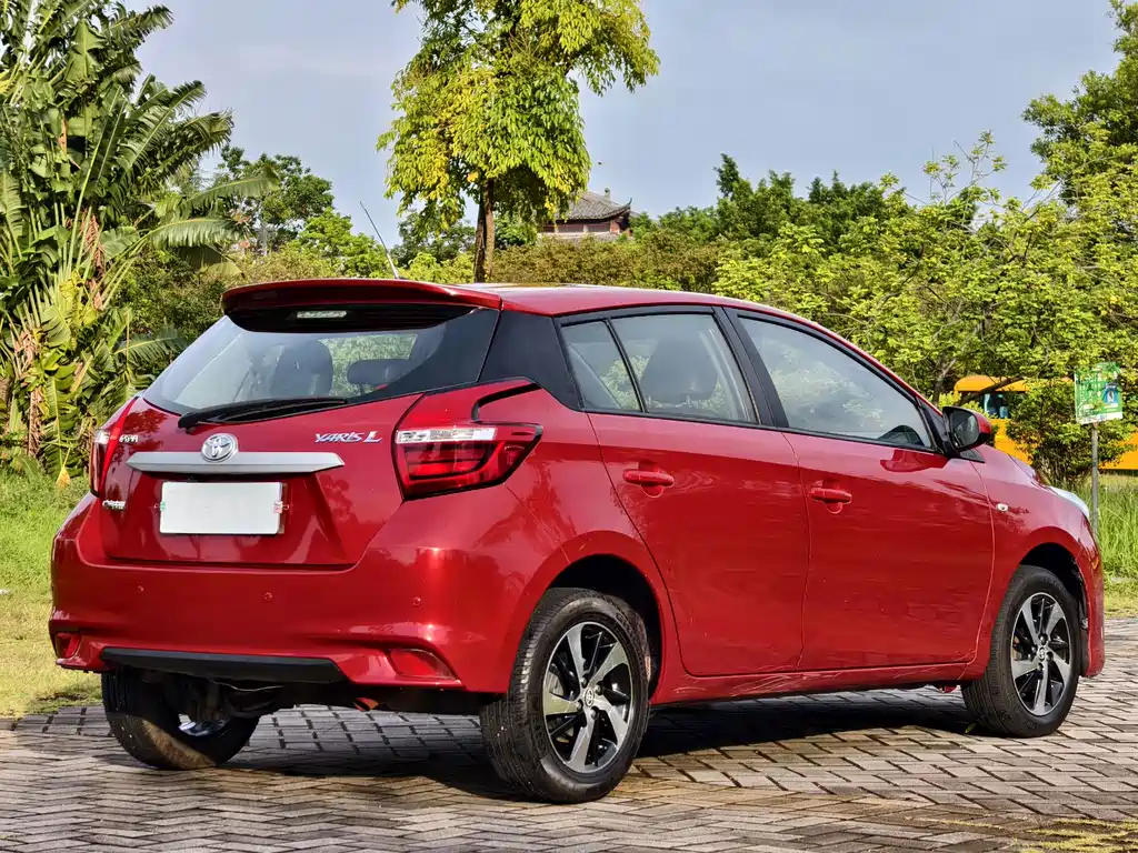 Toyota Yaris L 2018 — фото 12
