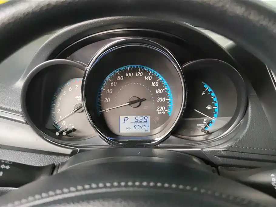 Toyota Yaris L 2018 — фото 14