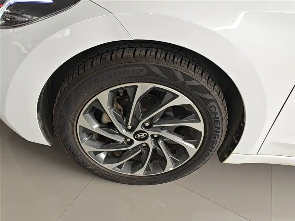 Hyundai Elantra 2020 — фото 23