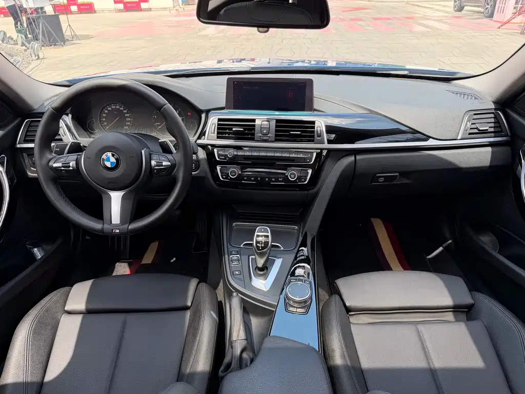 BMW 3 Series 2019 — фото 9