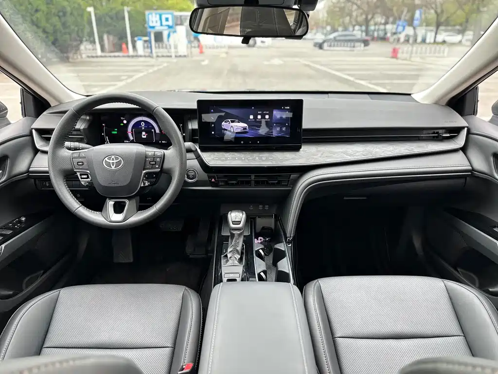 Toyota Camry 2024 — фото 36