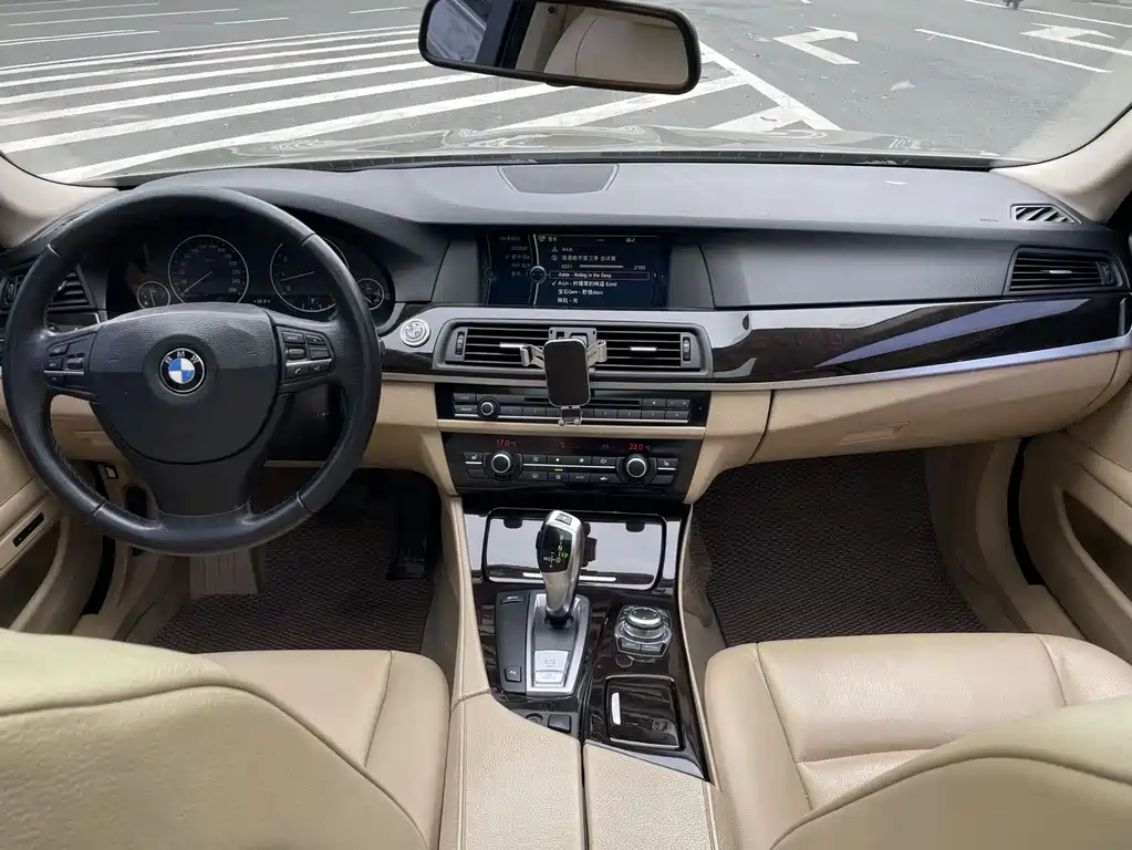 BMW 5 Series 2011 — фото 8