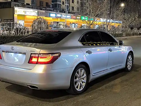 Lexus LS 2006