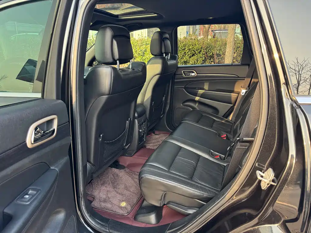 Jeep Grand Cherokee 2013 — фото 19