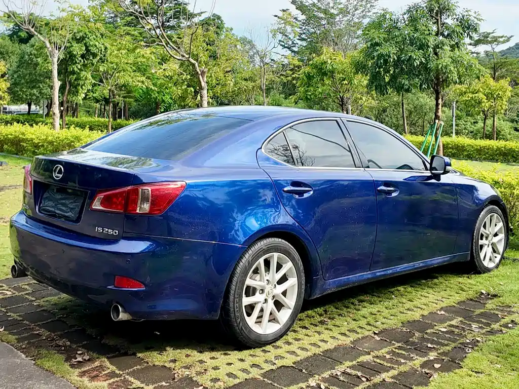 Lexus IS 2010 — фото 21