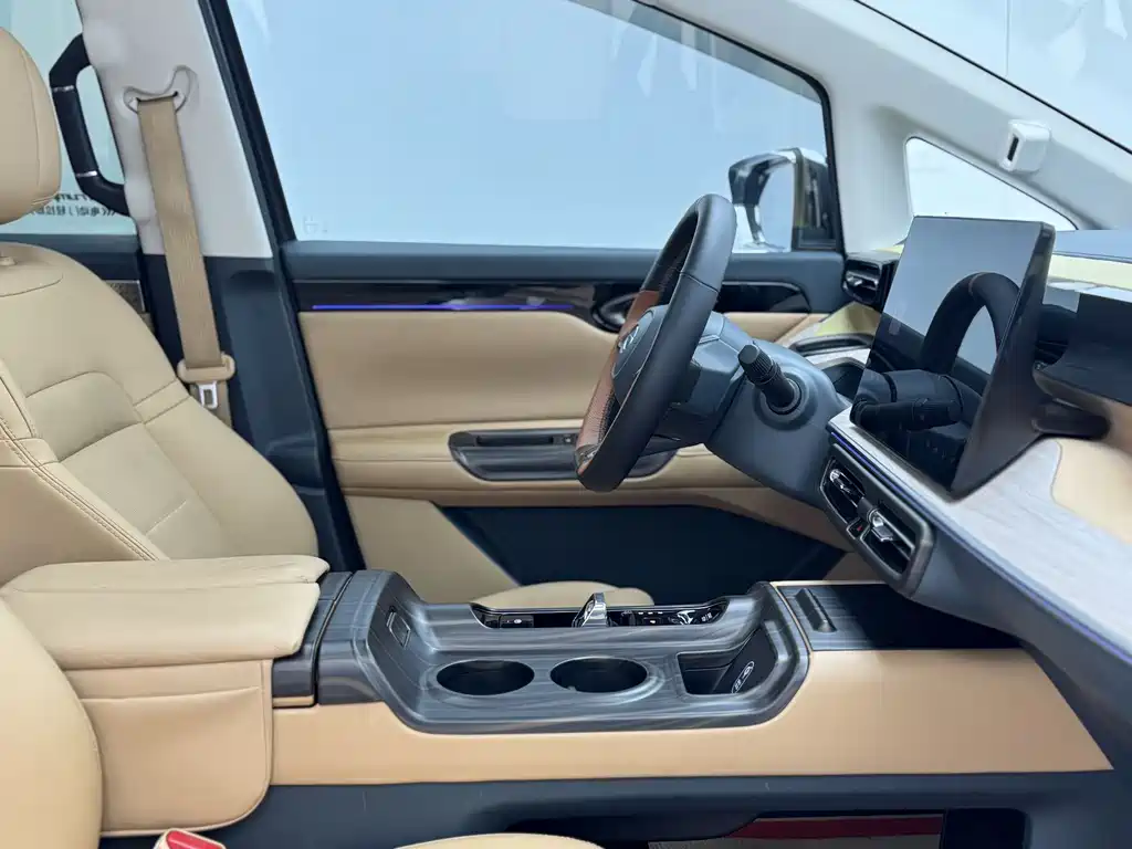 GAC Motor E8 PHEV 2023 — фото 18