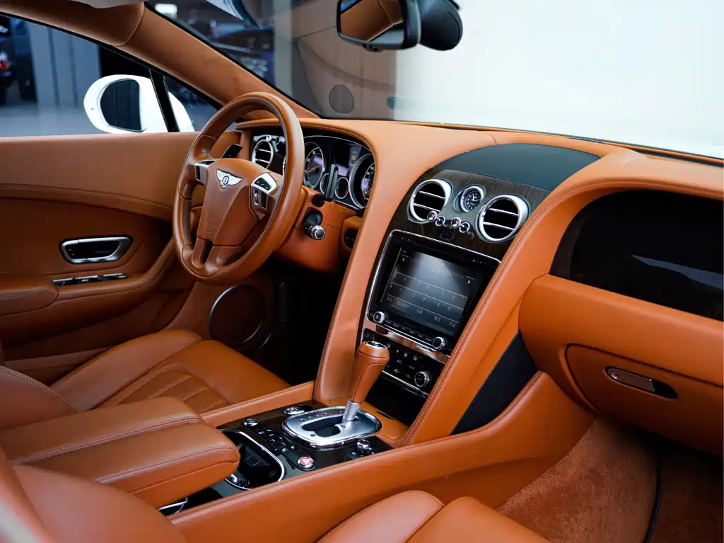Bentley Continental 2017 — фото 15