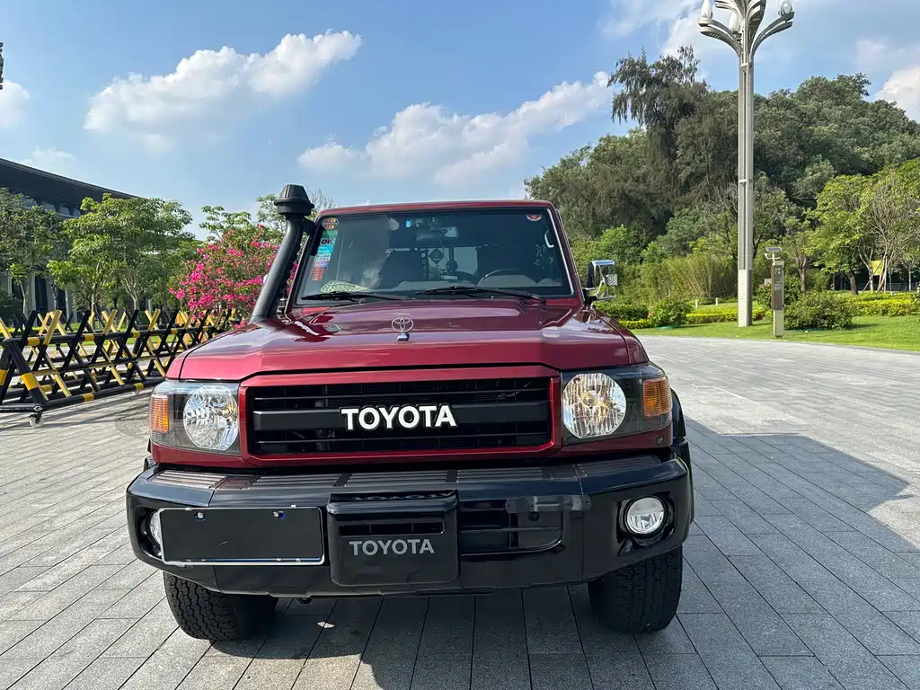 Toyota Land Cruiser 2022 — фото 2