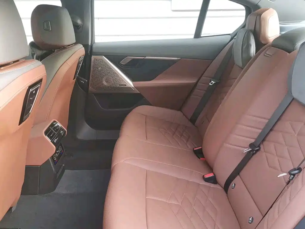 BMW i5 — фото 12