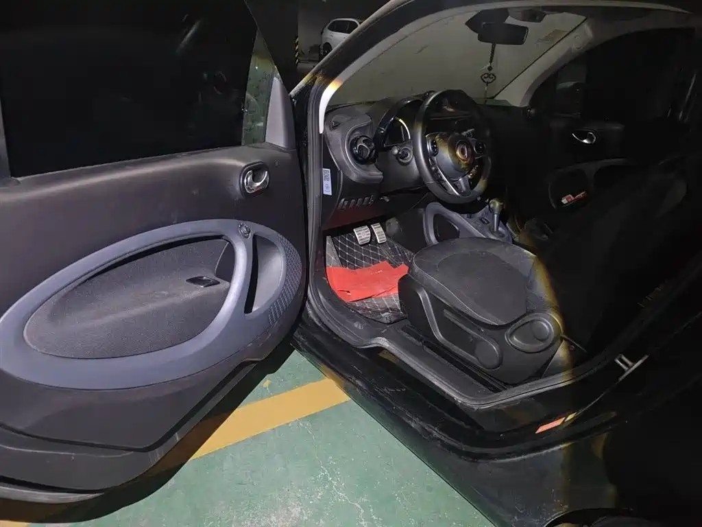 smart Fortwo 2018 — фото 14