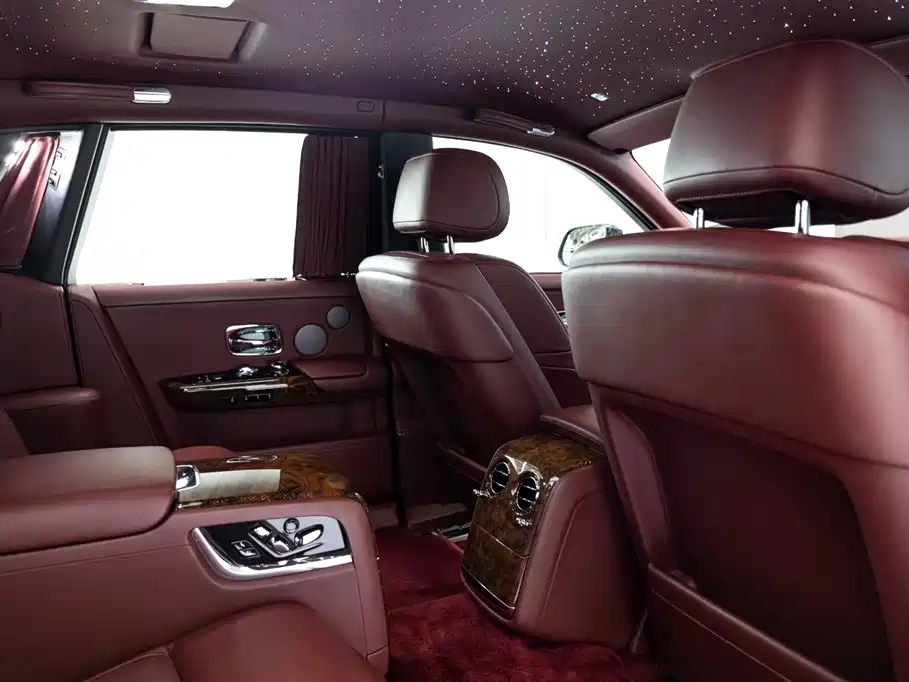 Rolls-Royce Phantom 2019 — фото 15