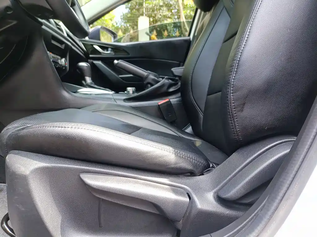Mazda 3 Axela 2017 — фото 21