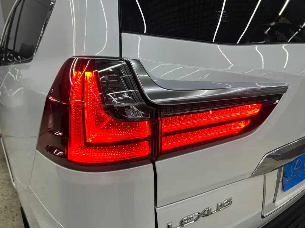 Lexus LX 2020 — фото 24