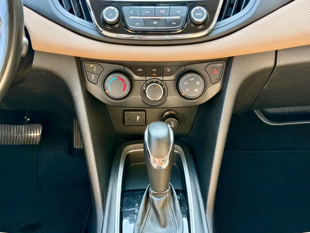 Chevrolet Monza 2020 — фото 16