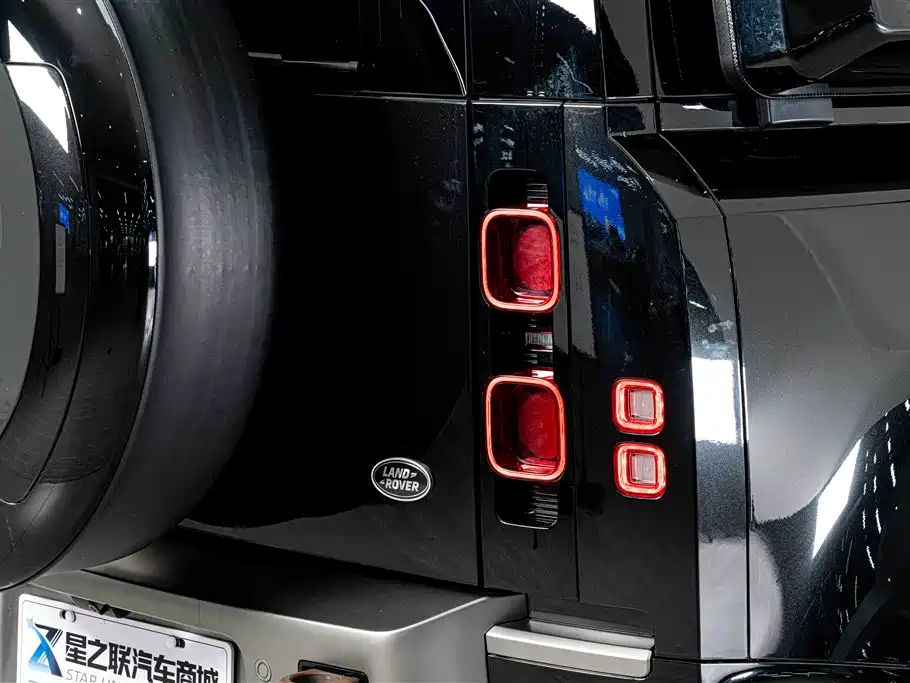 Land Rover Defender 2023 — фото 9