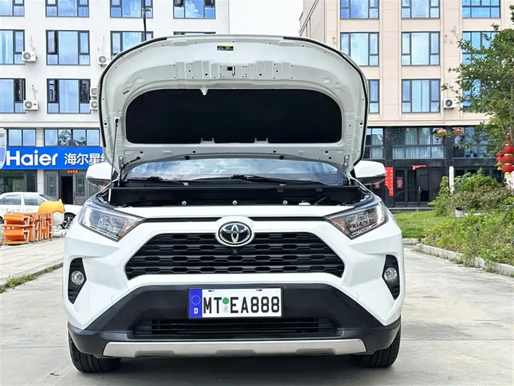 Toyota RAV4 2021 — фото 18