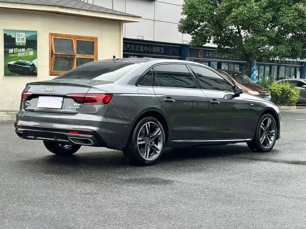 Audi A4L 2023 — фото 9