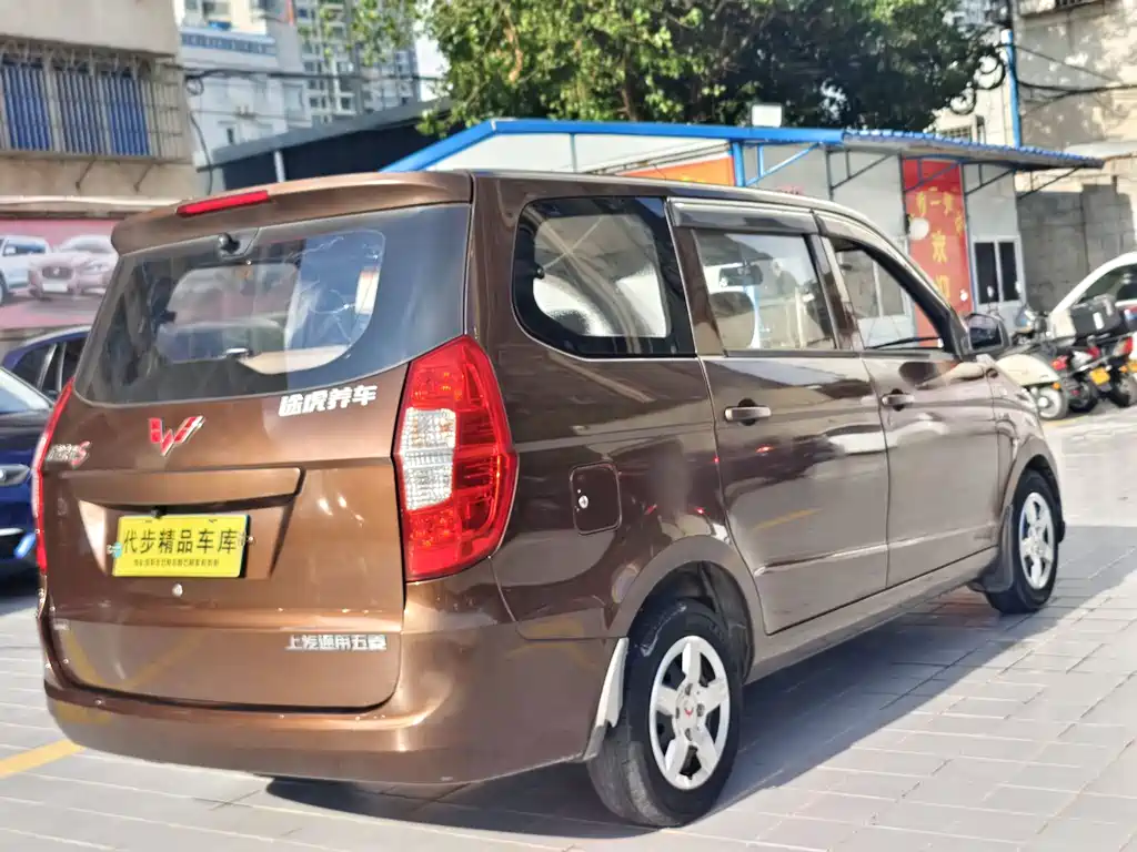 Wuling Hongguang 2015 — фото 20