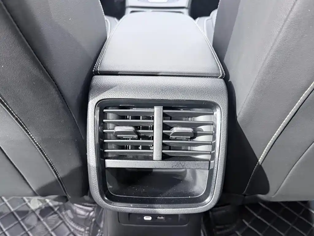 Skoda Octavia 2023 — фото 15