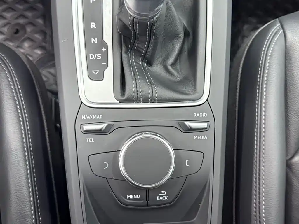 Audi Q2L 2023 — фото 11