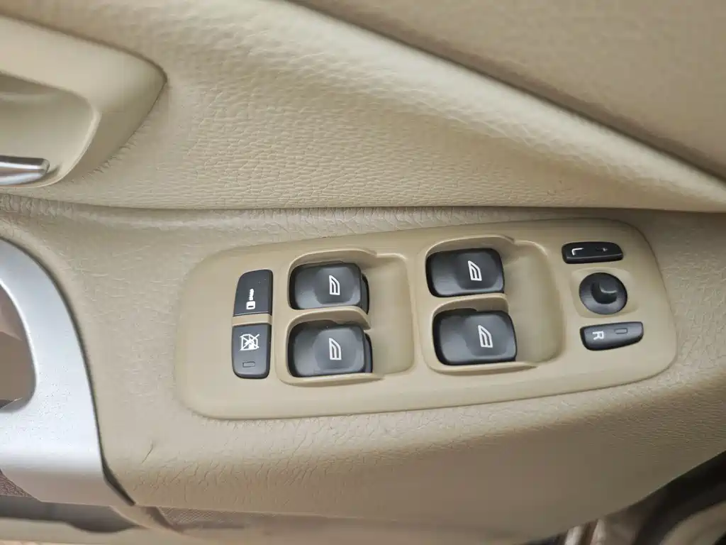 Volvo XC Classic 2015 — фото 9