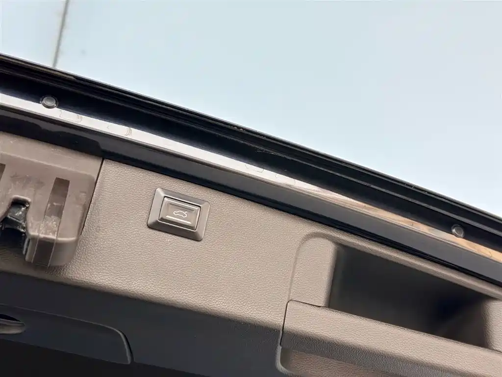 Volkswagen Tiguan L 2018 — фото 25