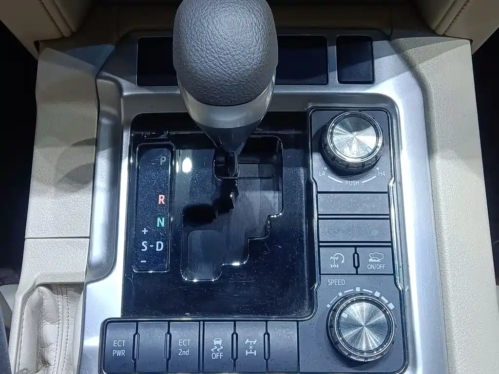 Toyota Land Cruiser 2020 — фото 9