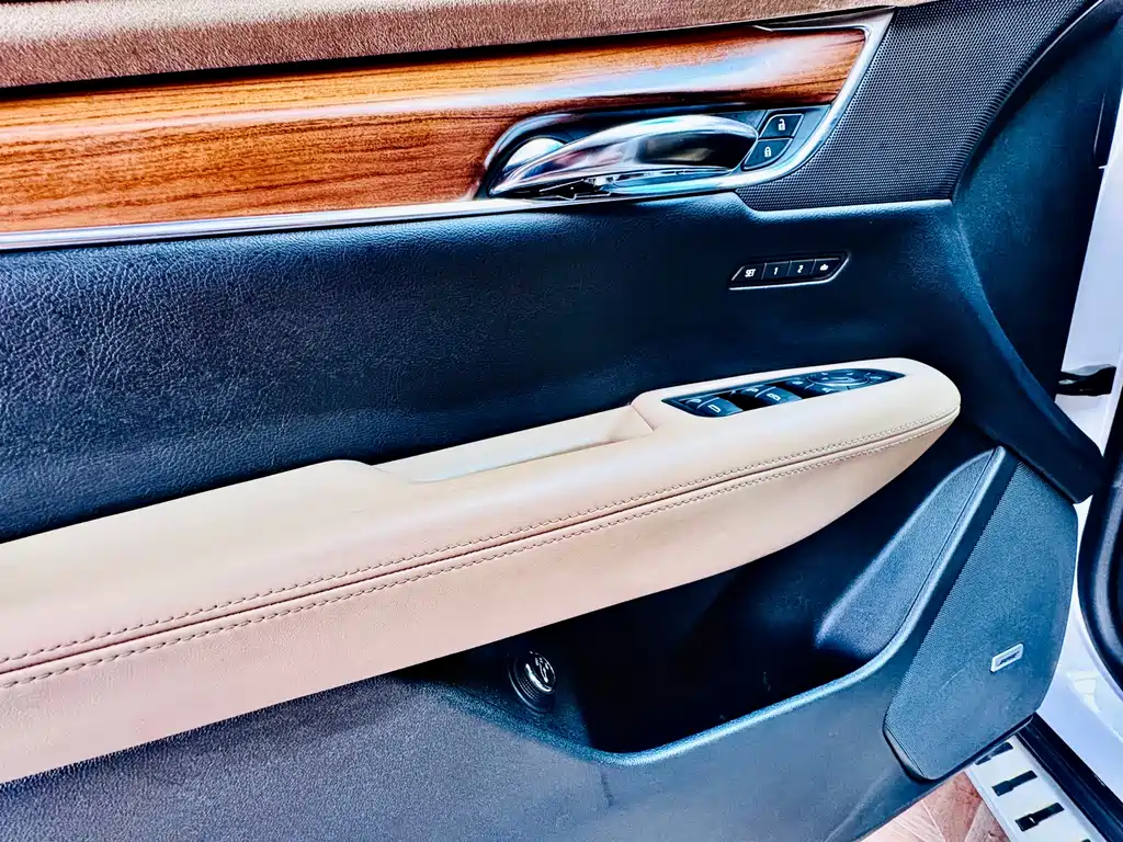 Cadillac XT5 2016 — фото 9
