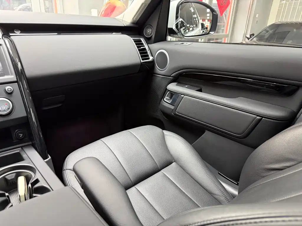 Land Rover Discovery 2020 — фото 27